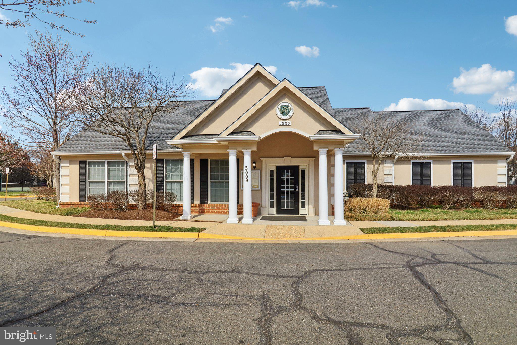 3828 Highland Oaks Dr