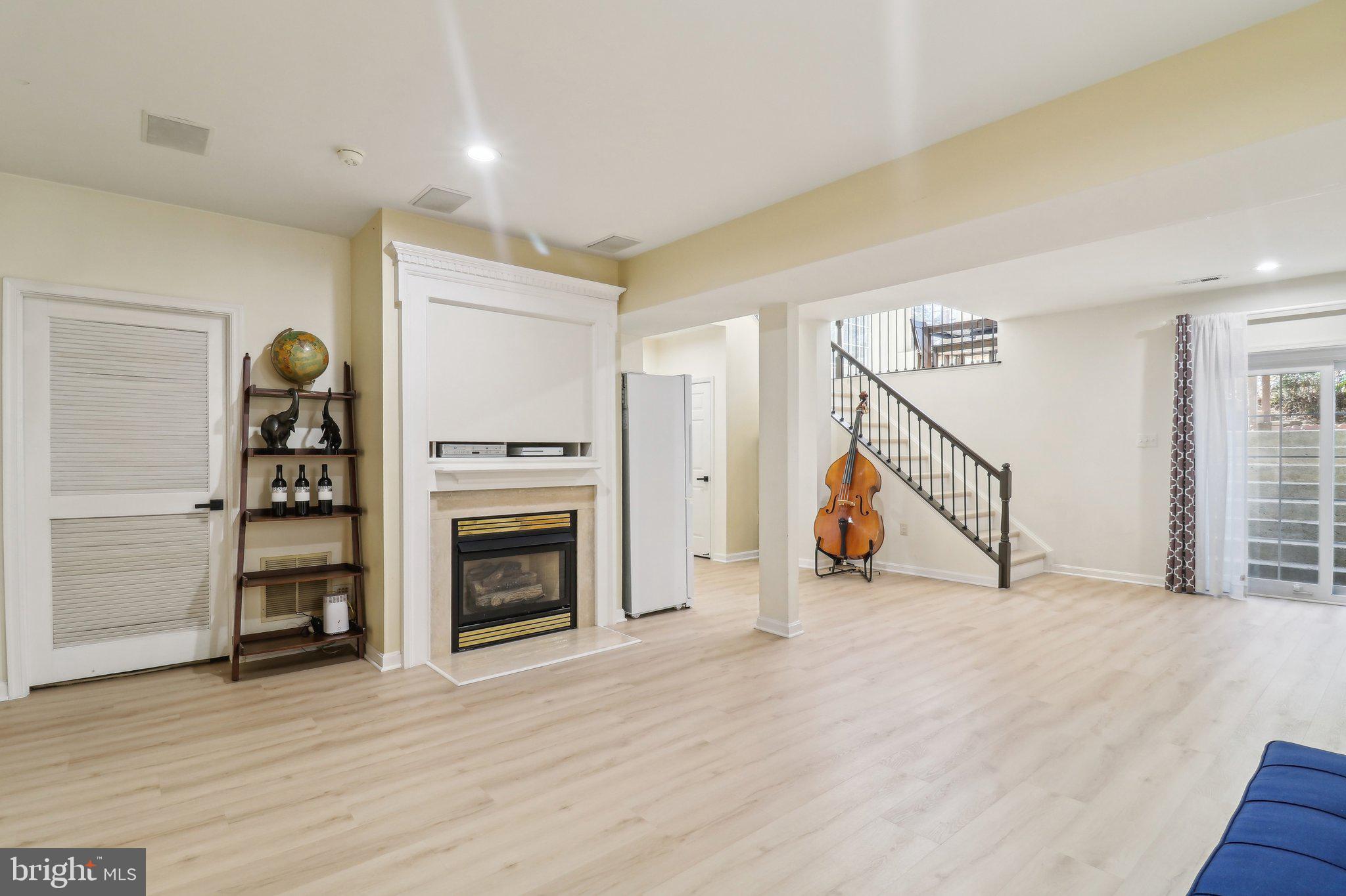 3828 Highland Oaks Dr