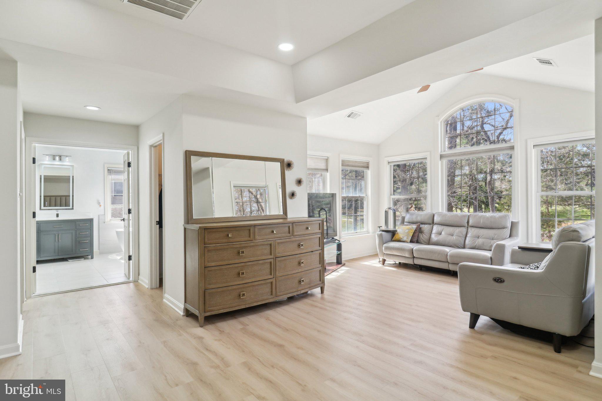 3828 Highland Oaks Dr