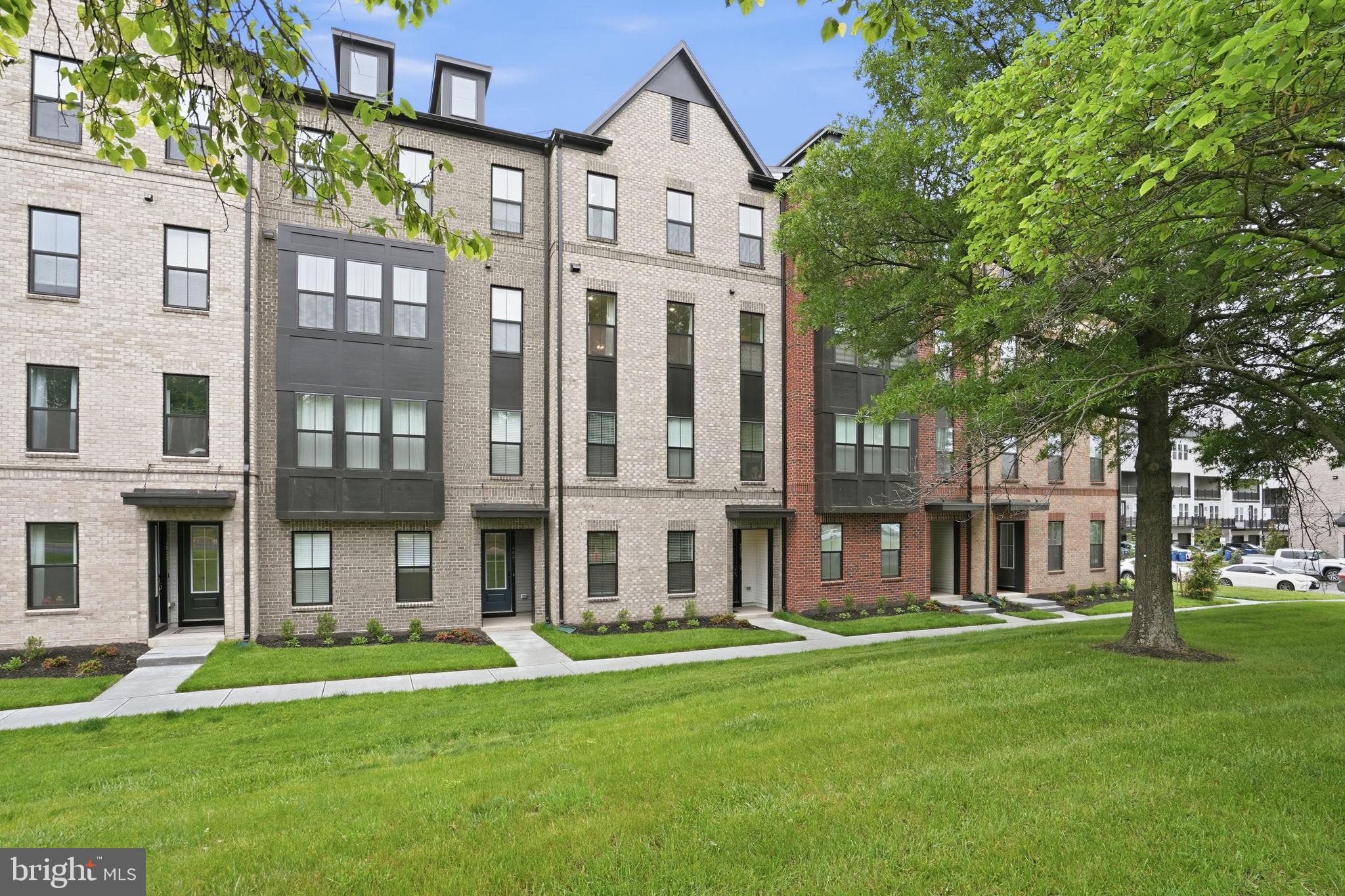 4835 BAUHAUS SQUARE 104