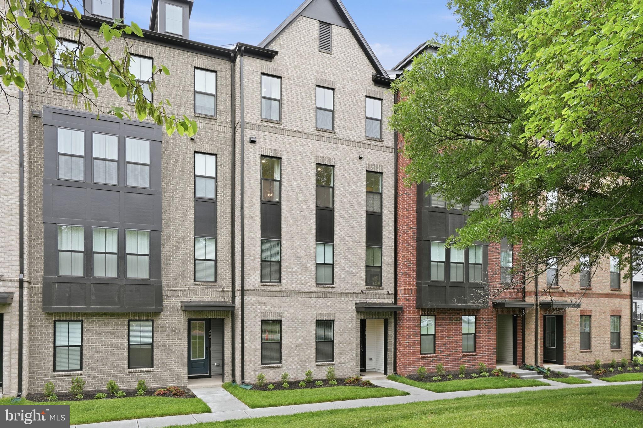 4835 BAUHAUS SQUARE 104