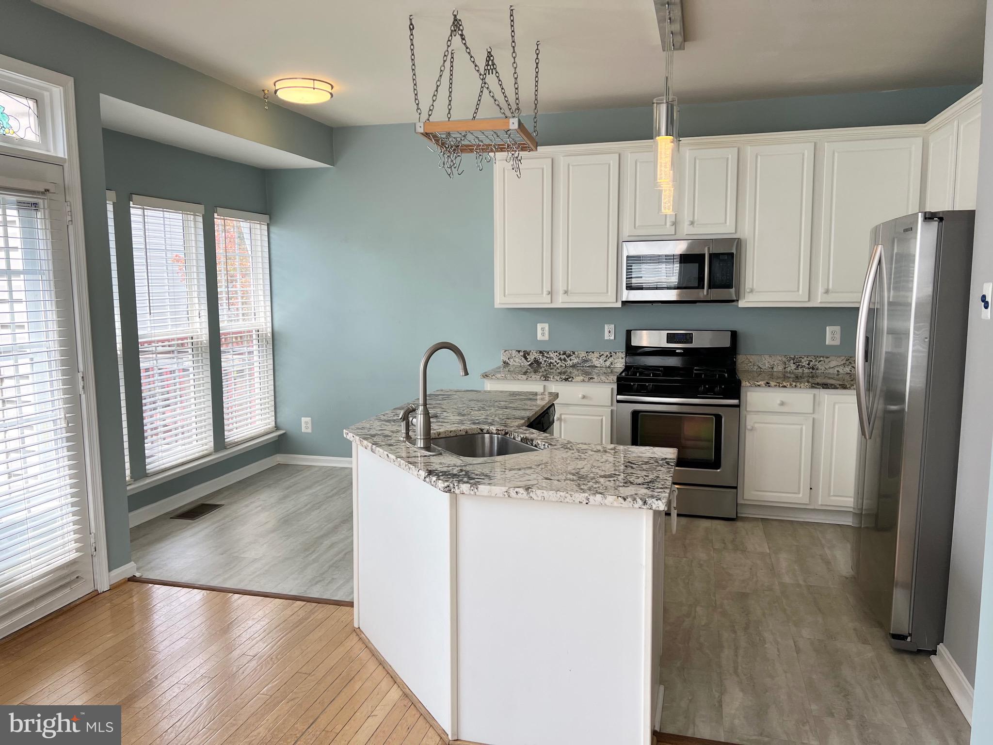 22464 MAISON CARREE SQ