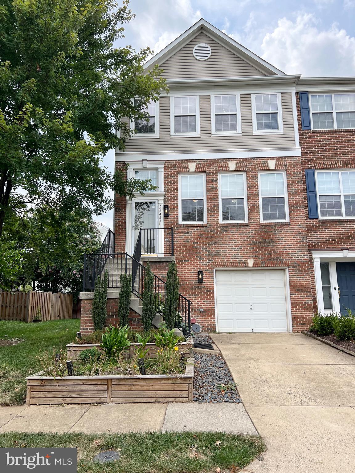 22464 MAISON CARREE SQ