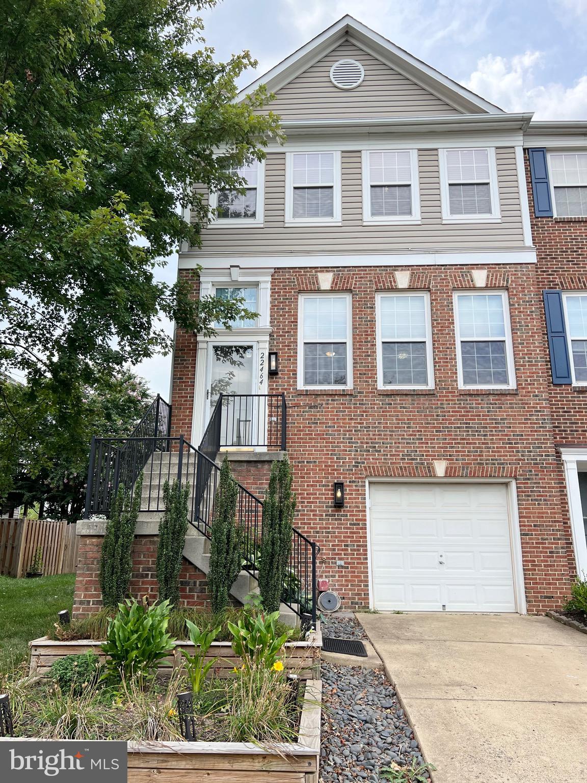 22464 MAISON CARREE SQ