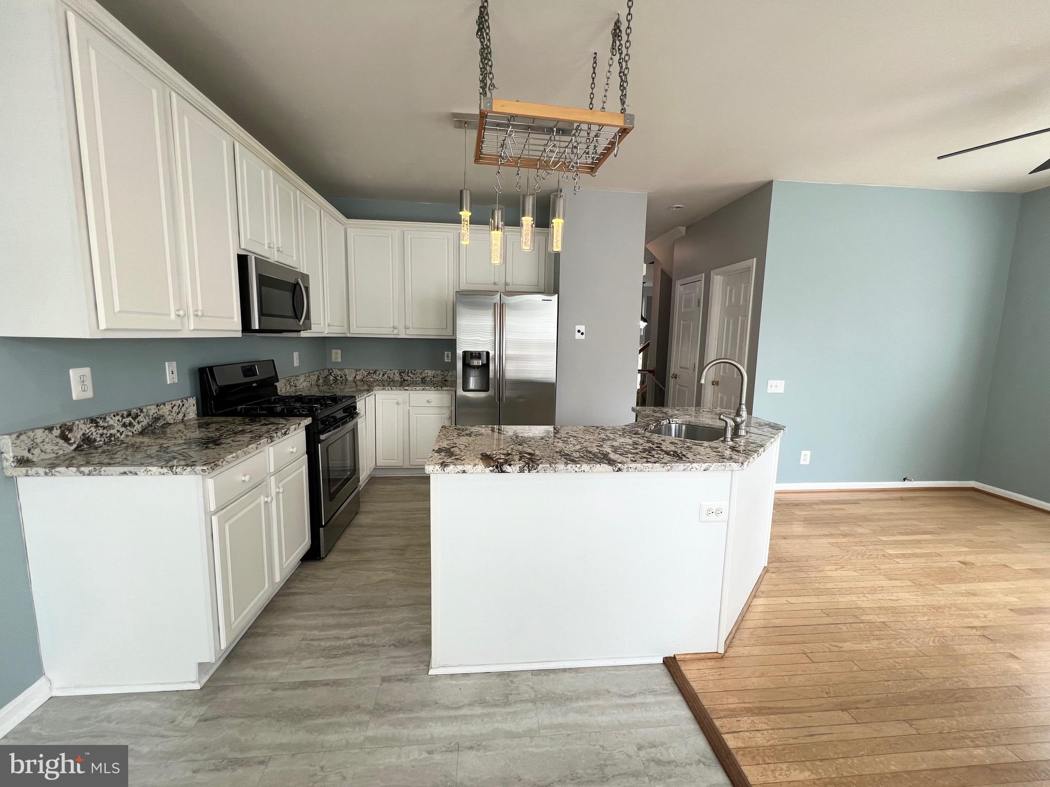 22464 MAISON CARREE SQ