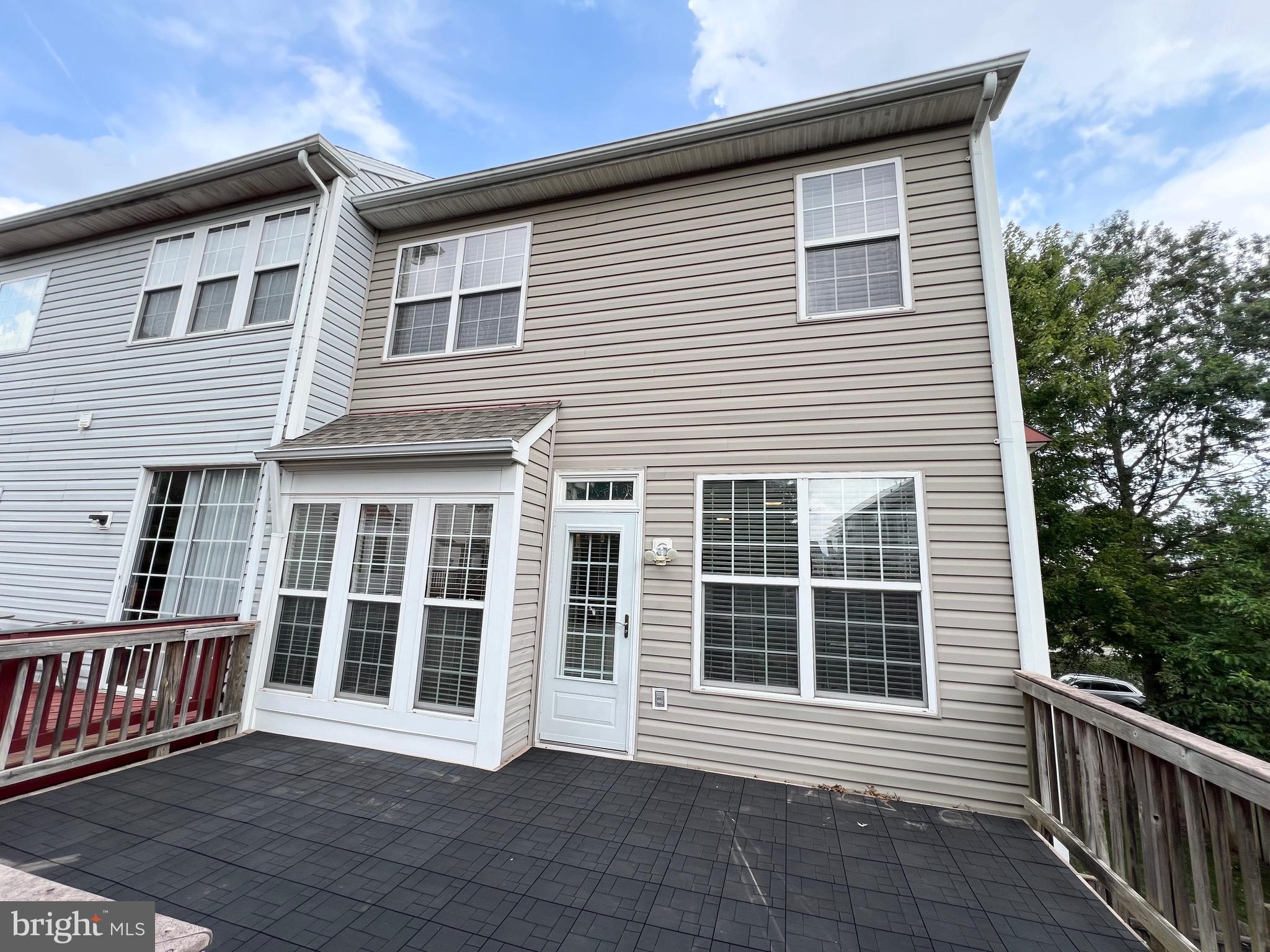 22464 MAISON CARREE SQ