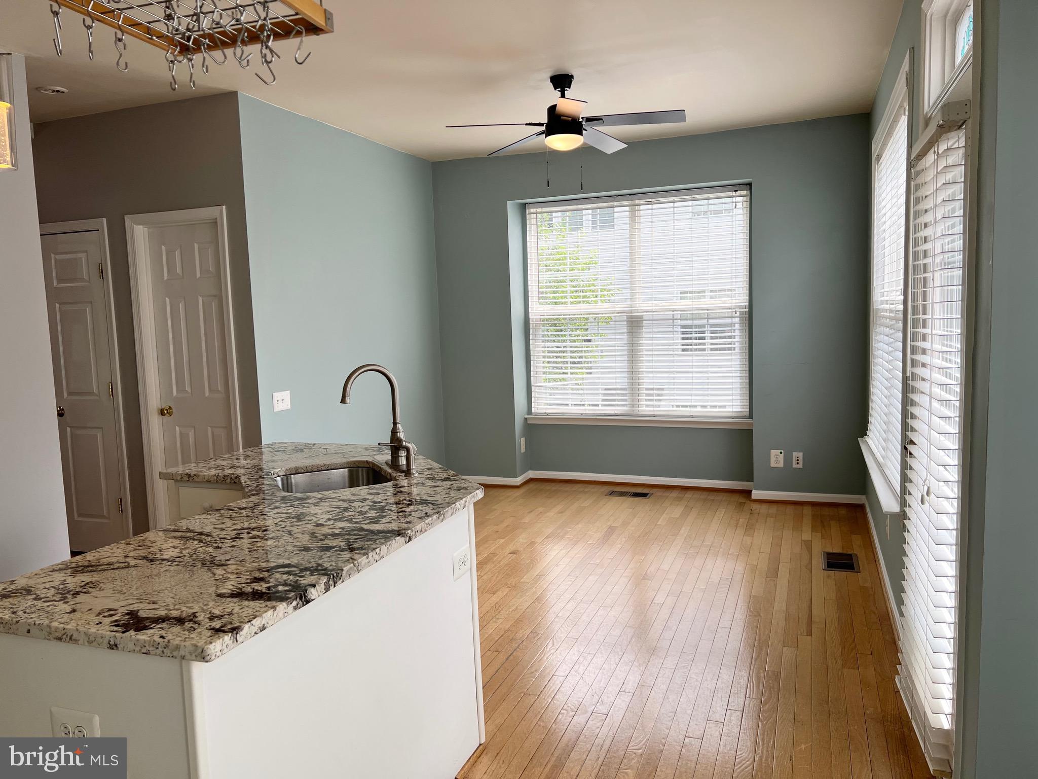 22464 MAISON CARREE SQ