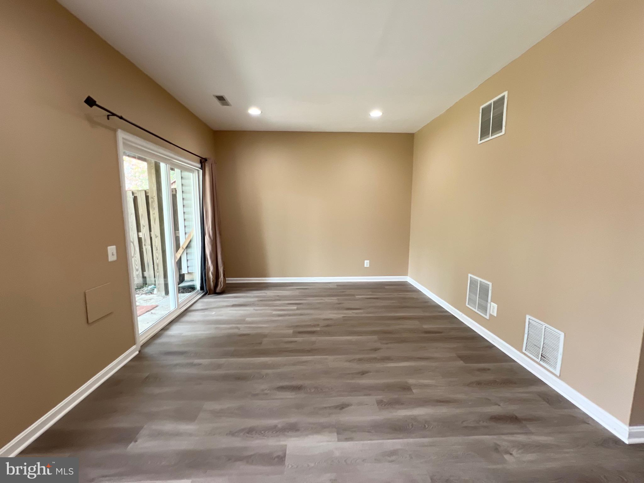 22464 MAISON CARREE SQ