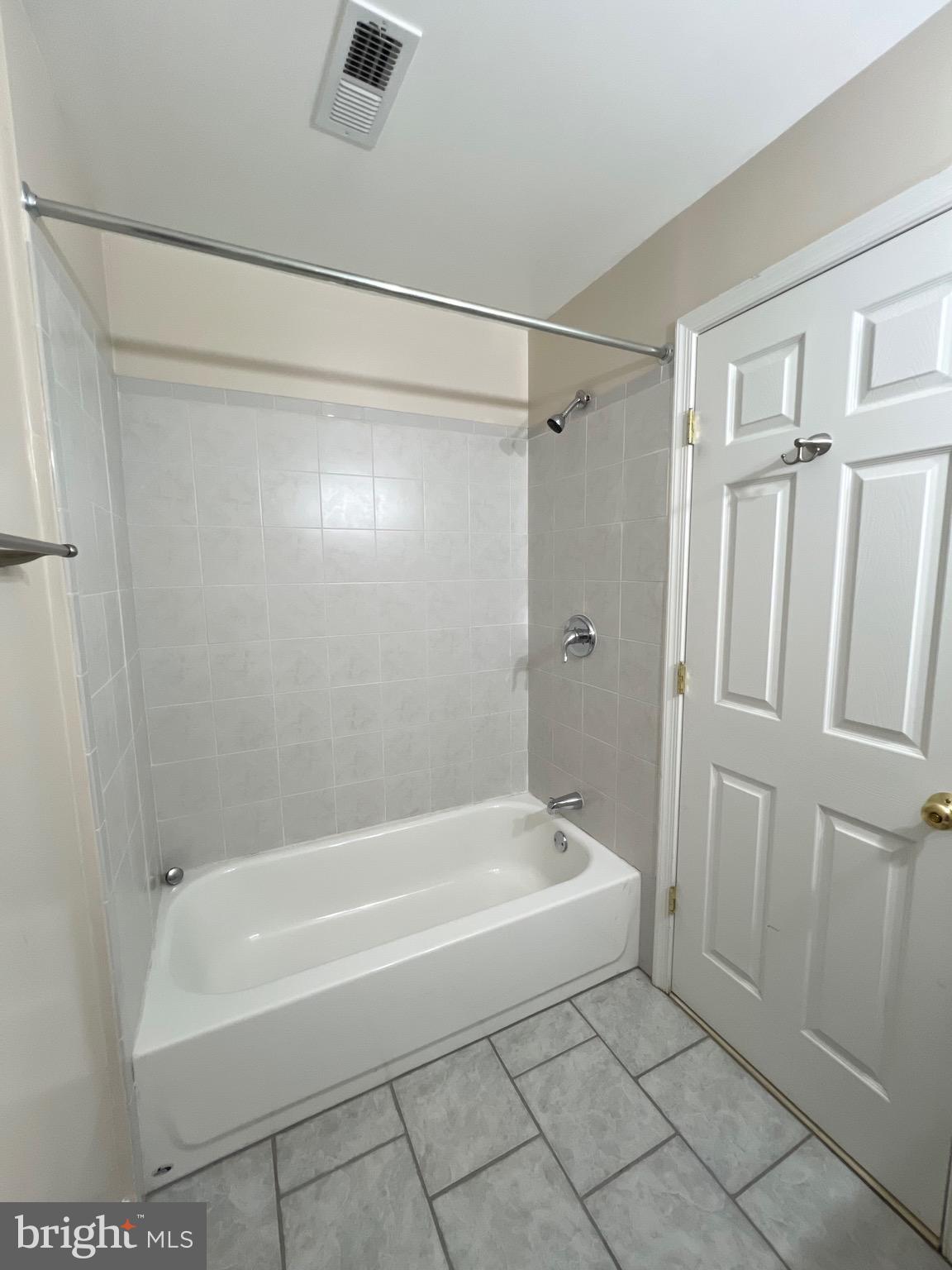 22464 MAISON CARREE SQ