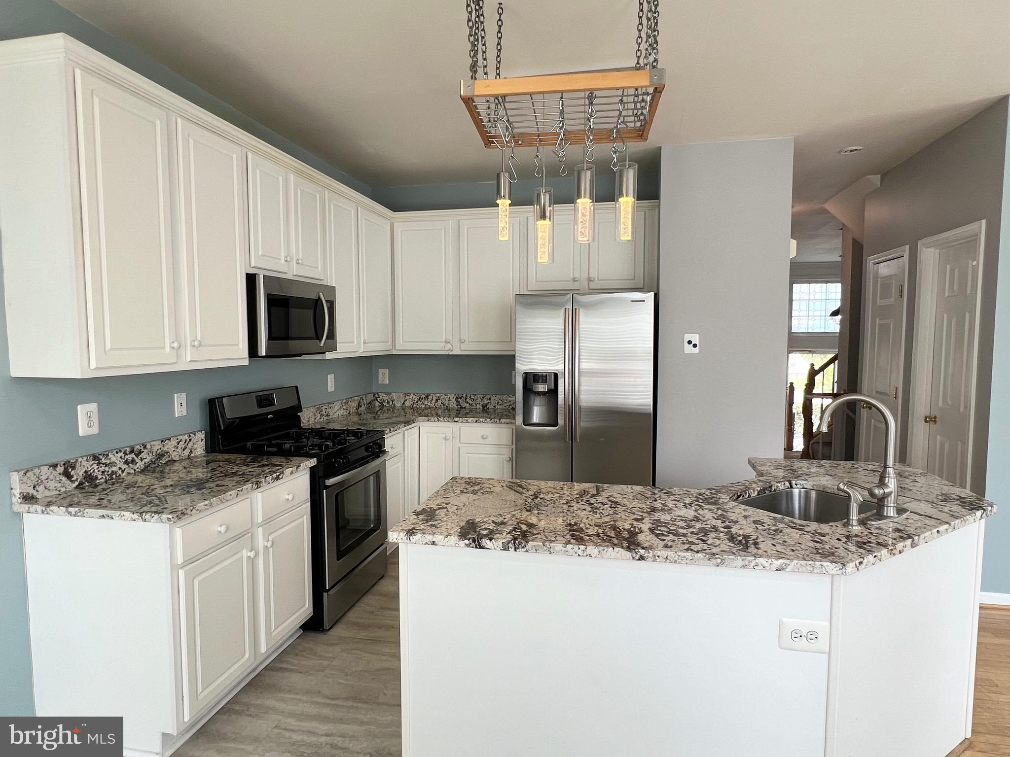 22464 MAISON CARREE SQ