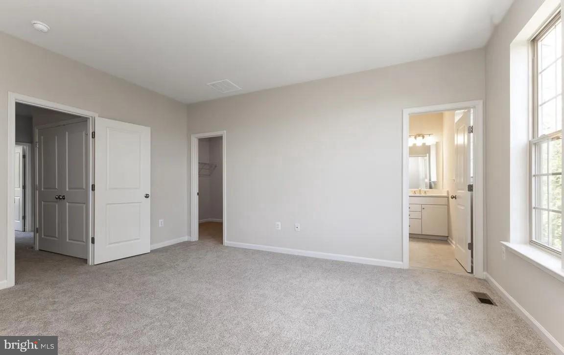 1806 MOCKING JAY TERRACE NE