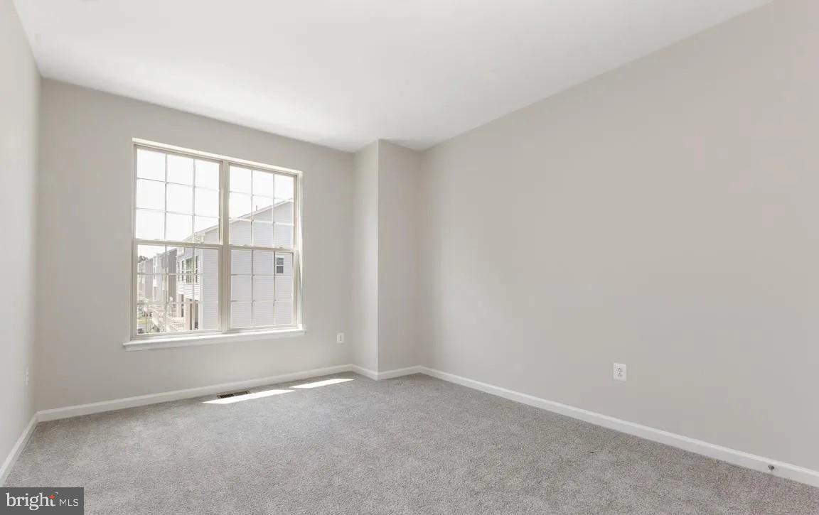 1806 MOCKING JAY TERRACE NE