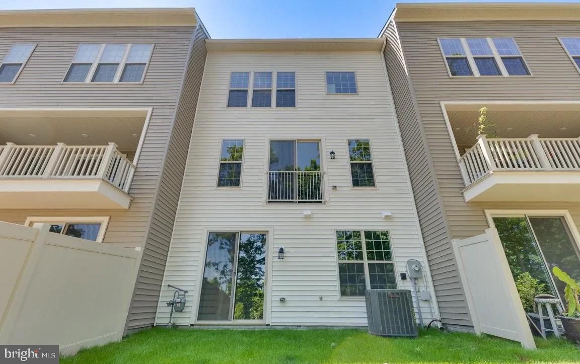 1806 MOCKING JAY TERRACE NE