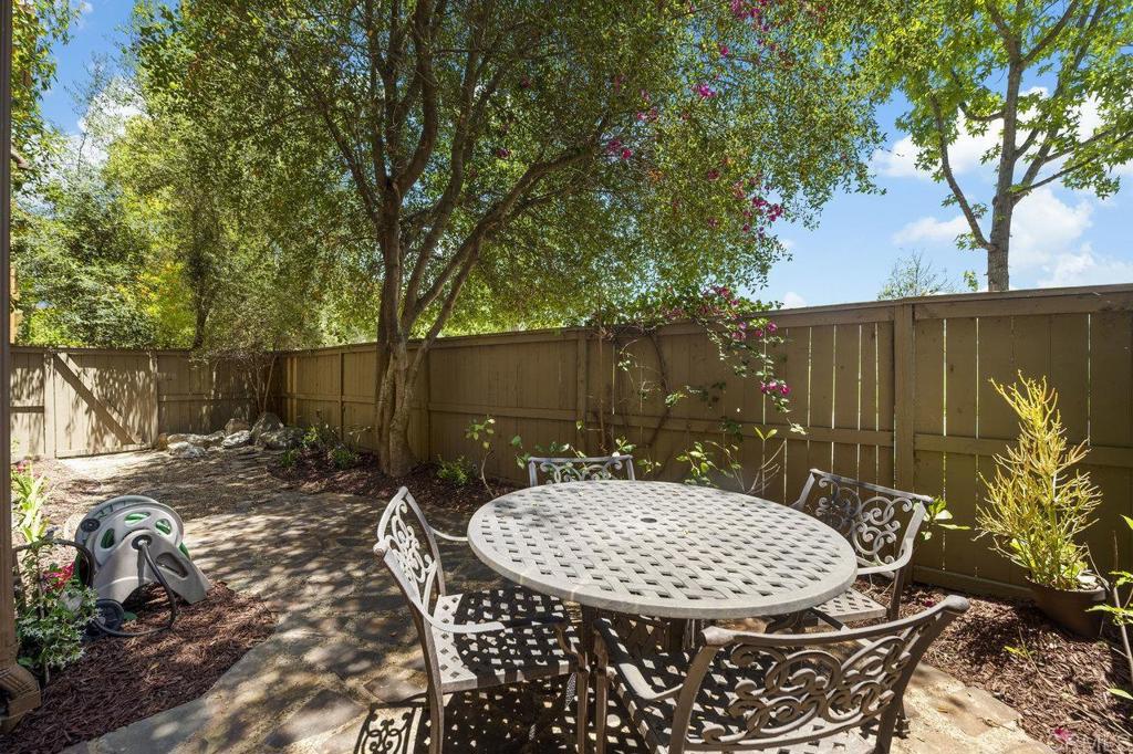 8405 Christopher Ridge