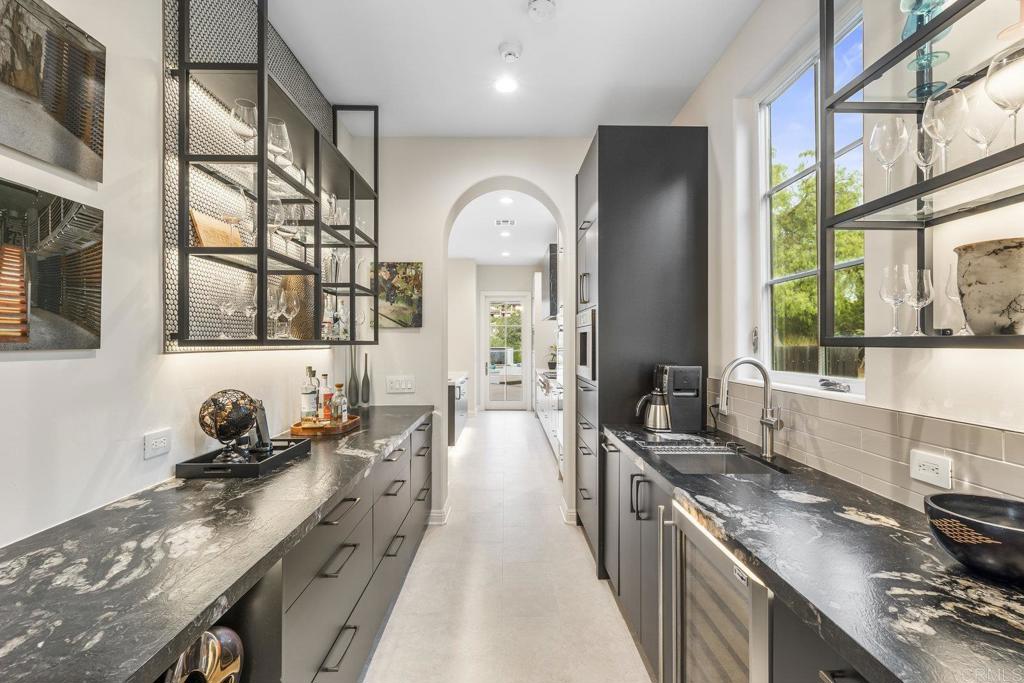 8318 The Landing Way