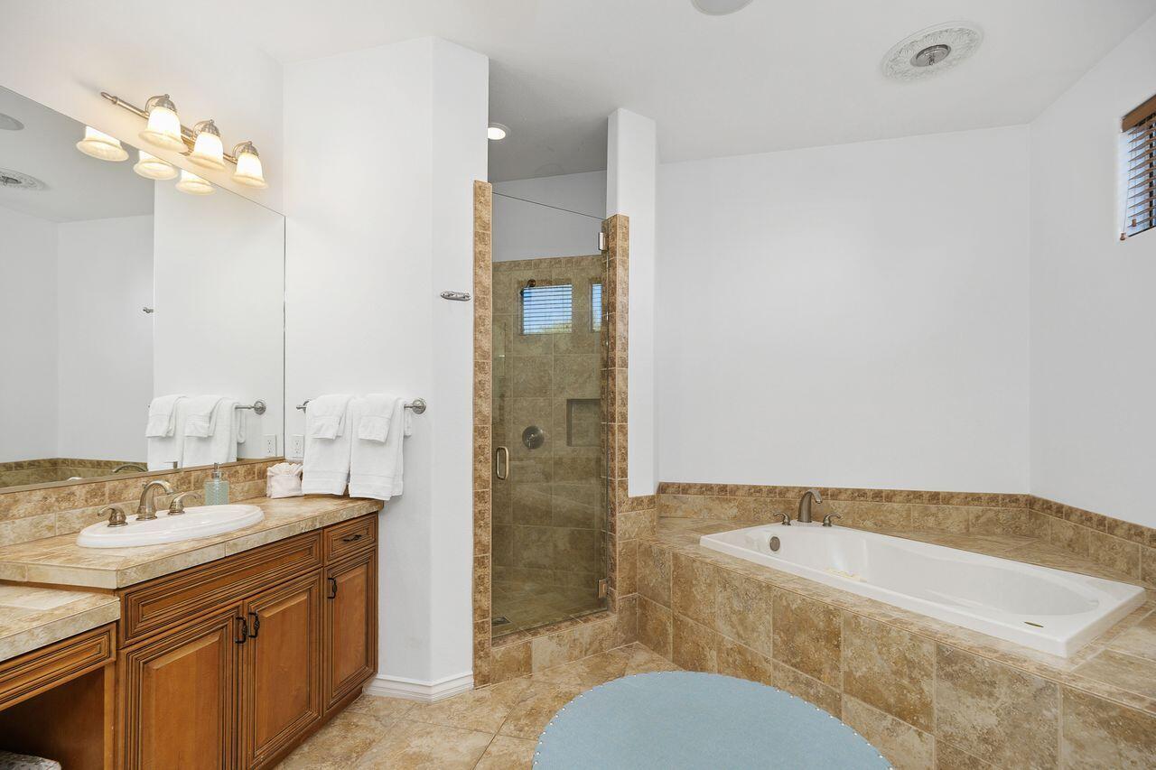 51200 Calle Paloma