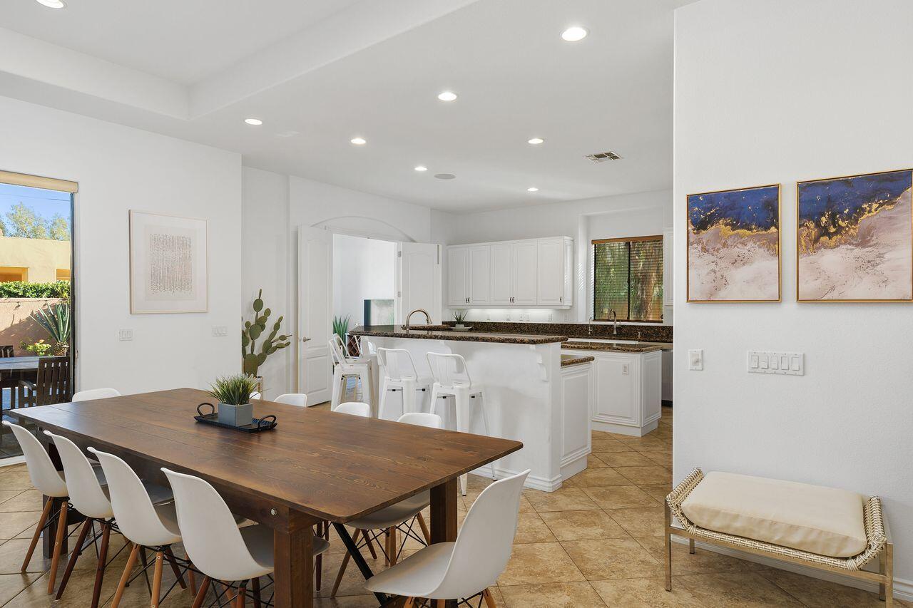 51200 Calle Paloma