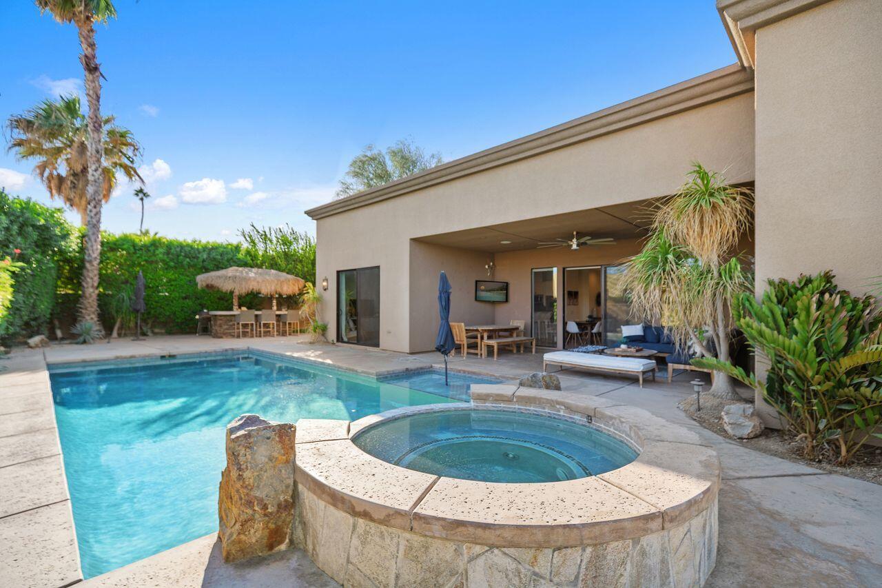 51200 Calle Paloma