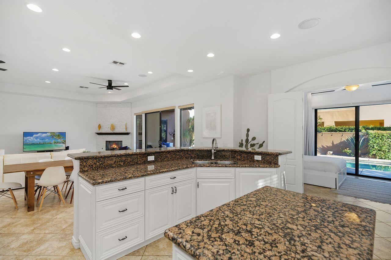 51200 Calle Paloma