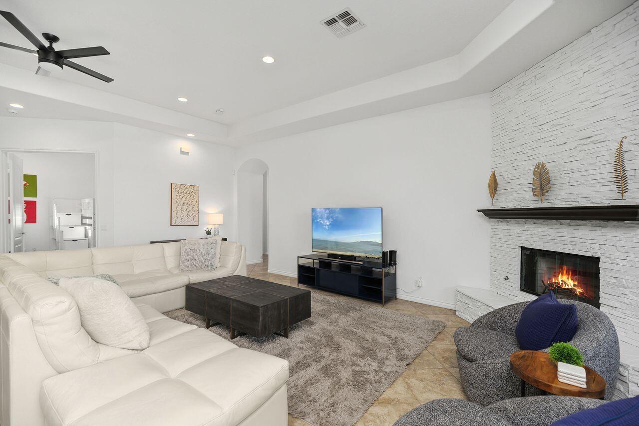 51200 Calle Paloma