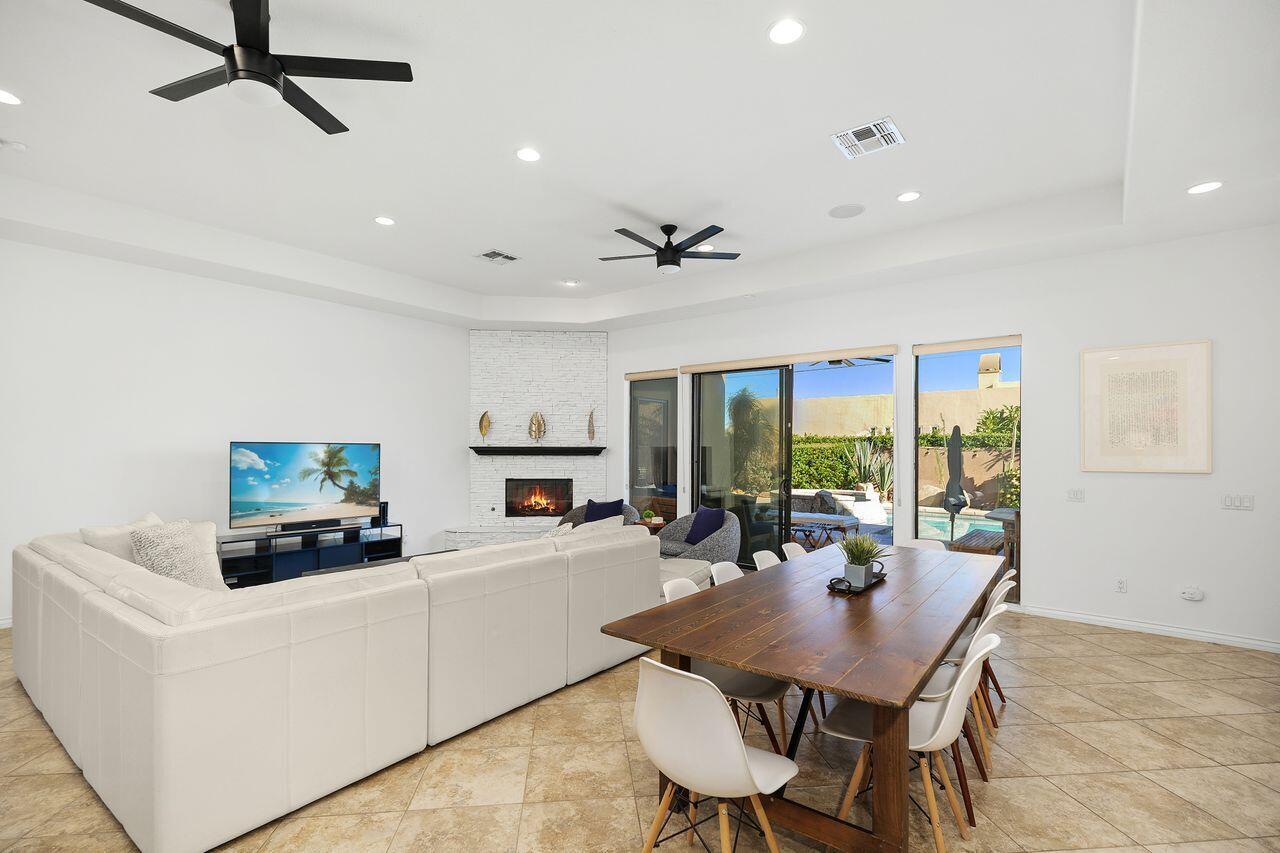 51200 Calle Paloma