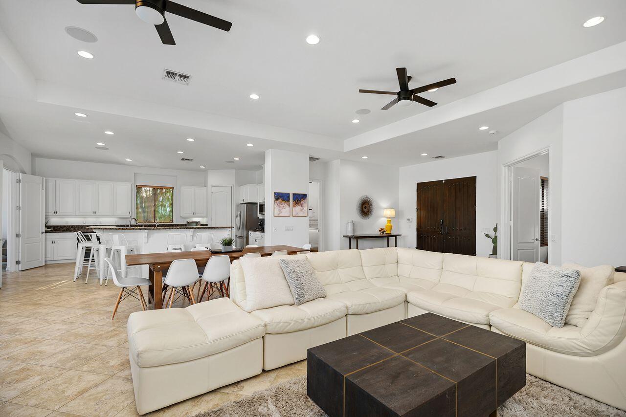 51200 Calle Paloma