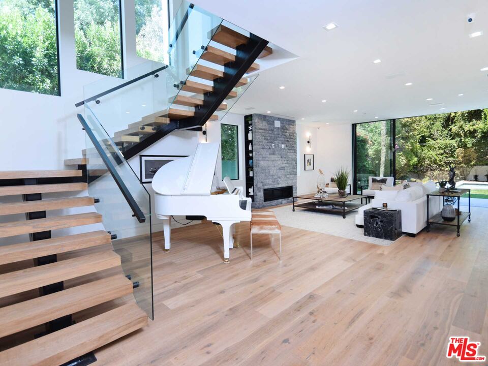 15227 Valley Vista Blvd