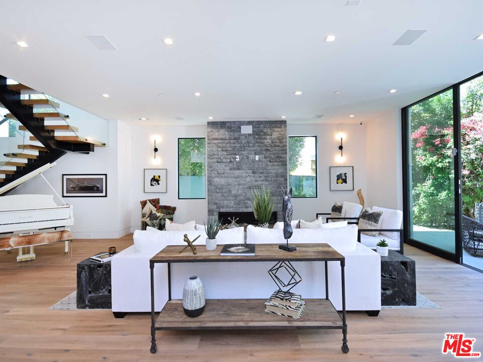 15227 Valley Vista Blvd