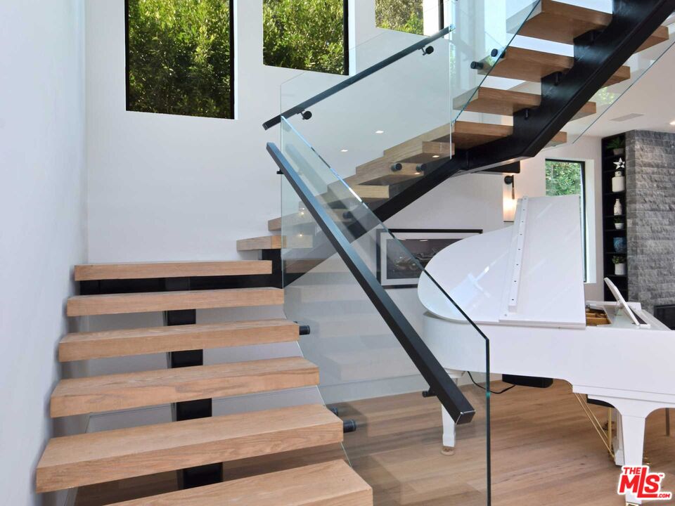 15227 Valley Vista Blvd