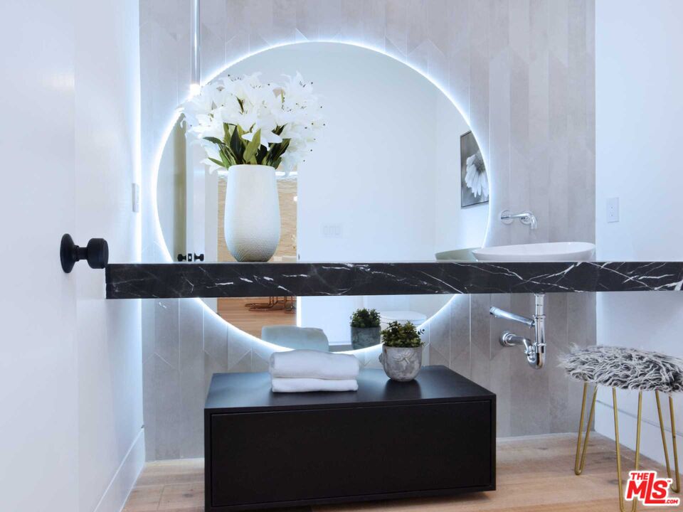 15227 Valley Vista Blvd