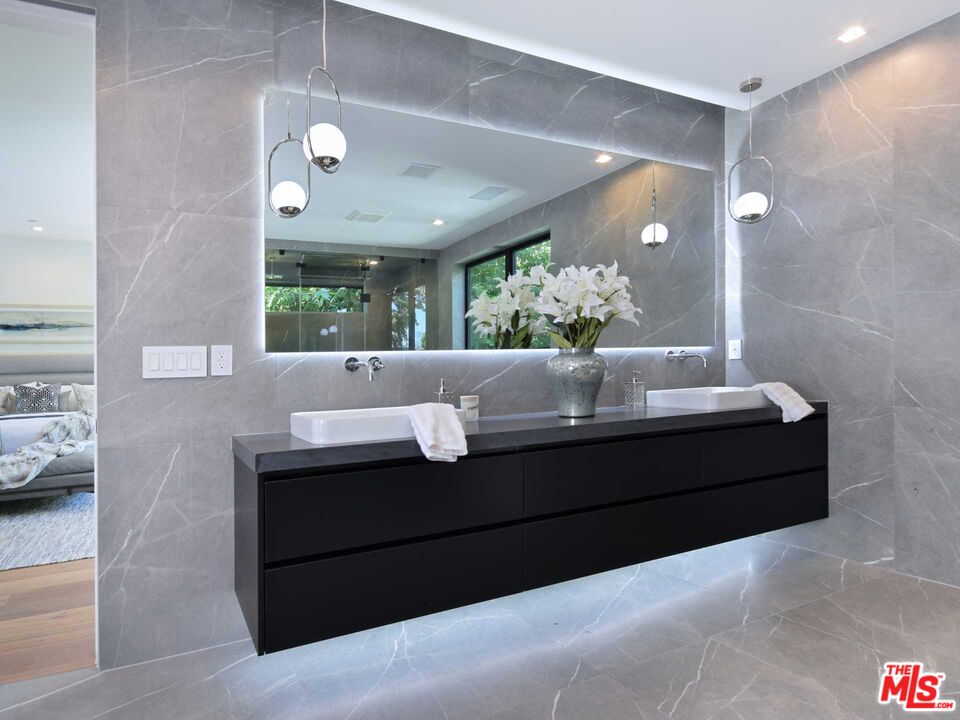 15227 Valley Vista Blvd