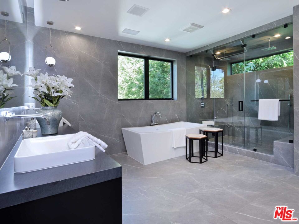 15227 Valley Vista Blvd