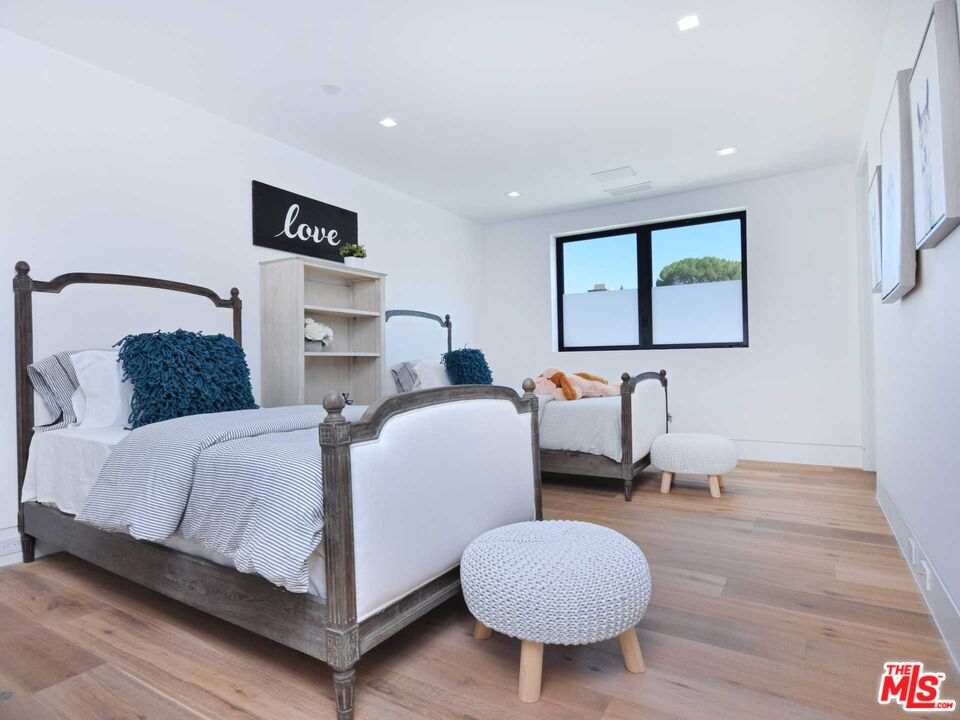 15227 Valley Vista Blvd