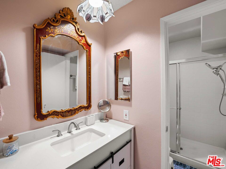 5400 Lindley Ave Unit: 221