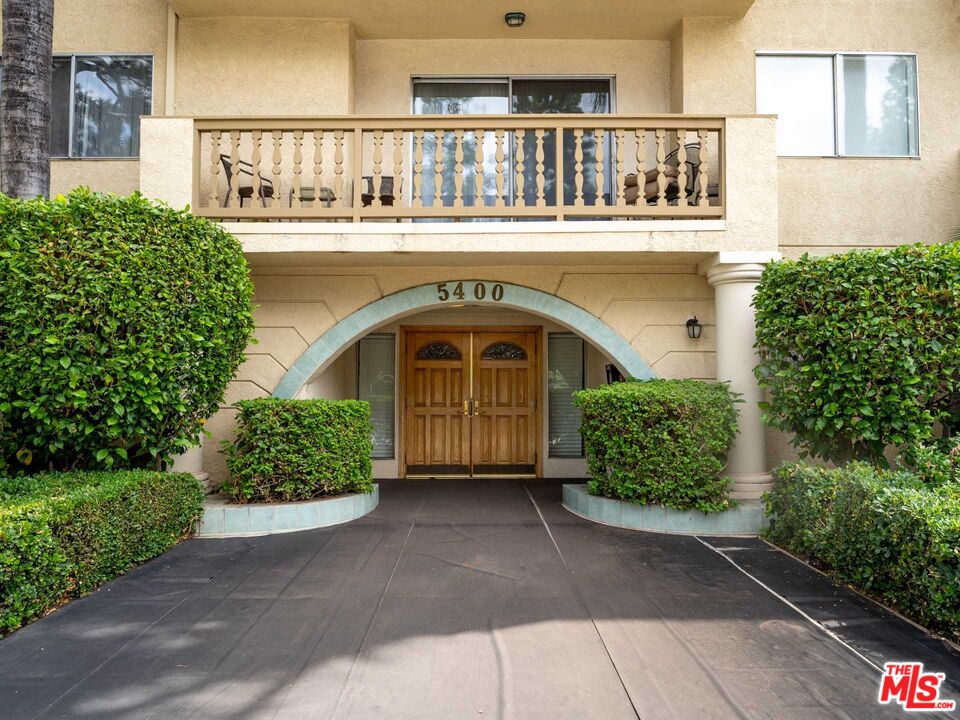 5400 Lindley Ave Unit: 221