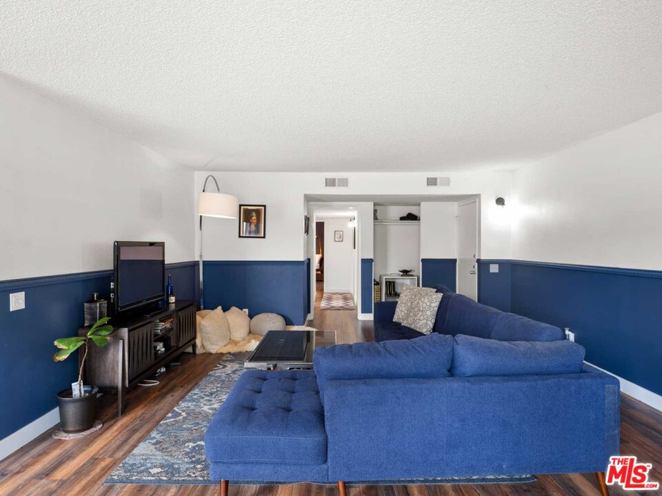 5400 Lindley Ave Unit: 221