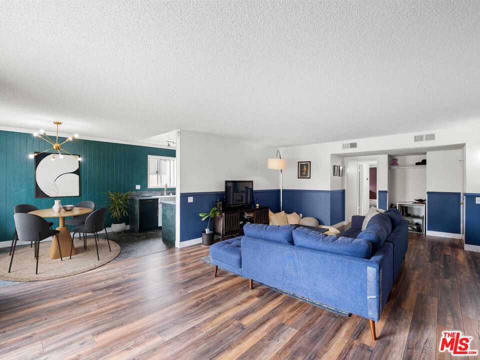 5400 Lindley Ave Unit: 221