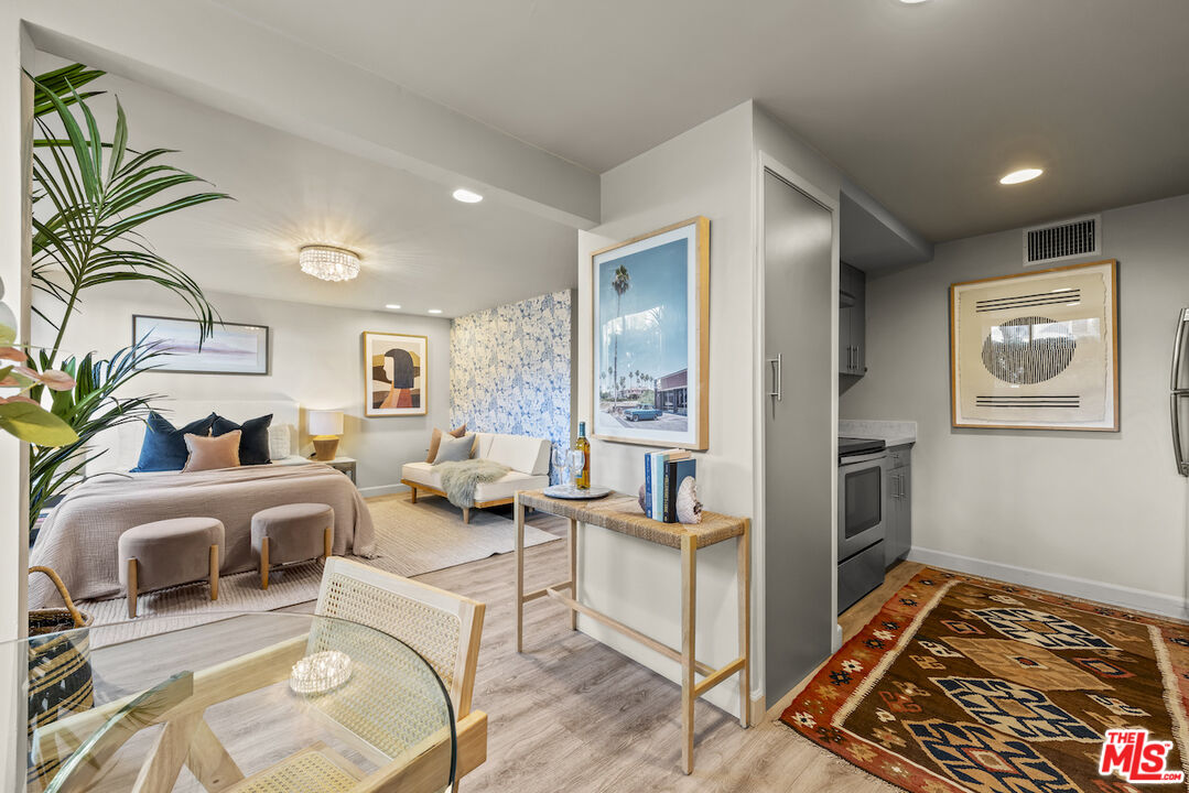838 N Doheny Dr Unit: 101
