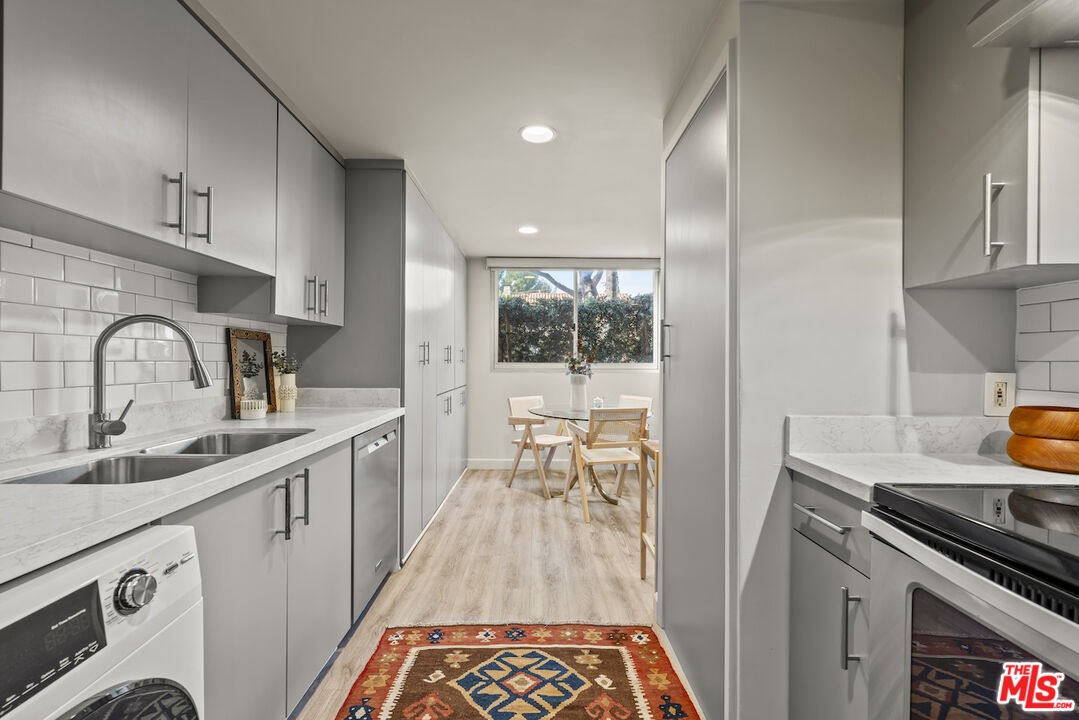 838 N Doheny Dr Unit: 101