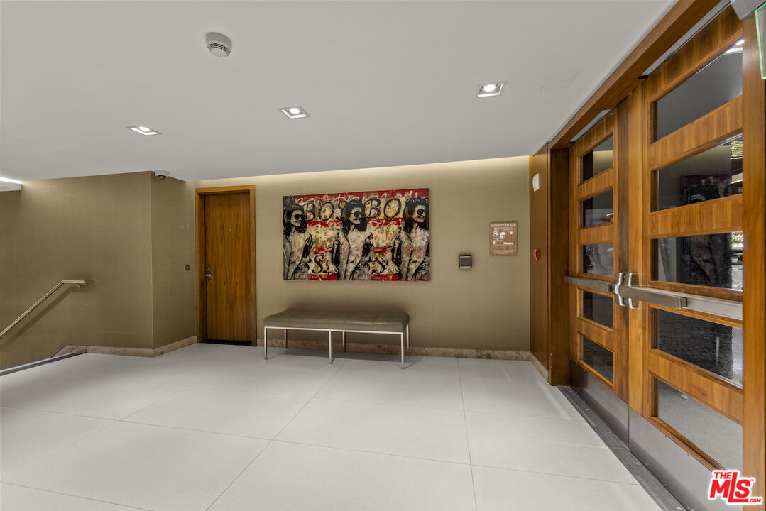 838 N Doheny Dr Unit: 101