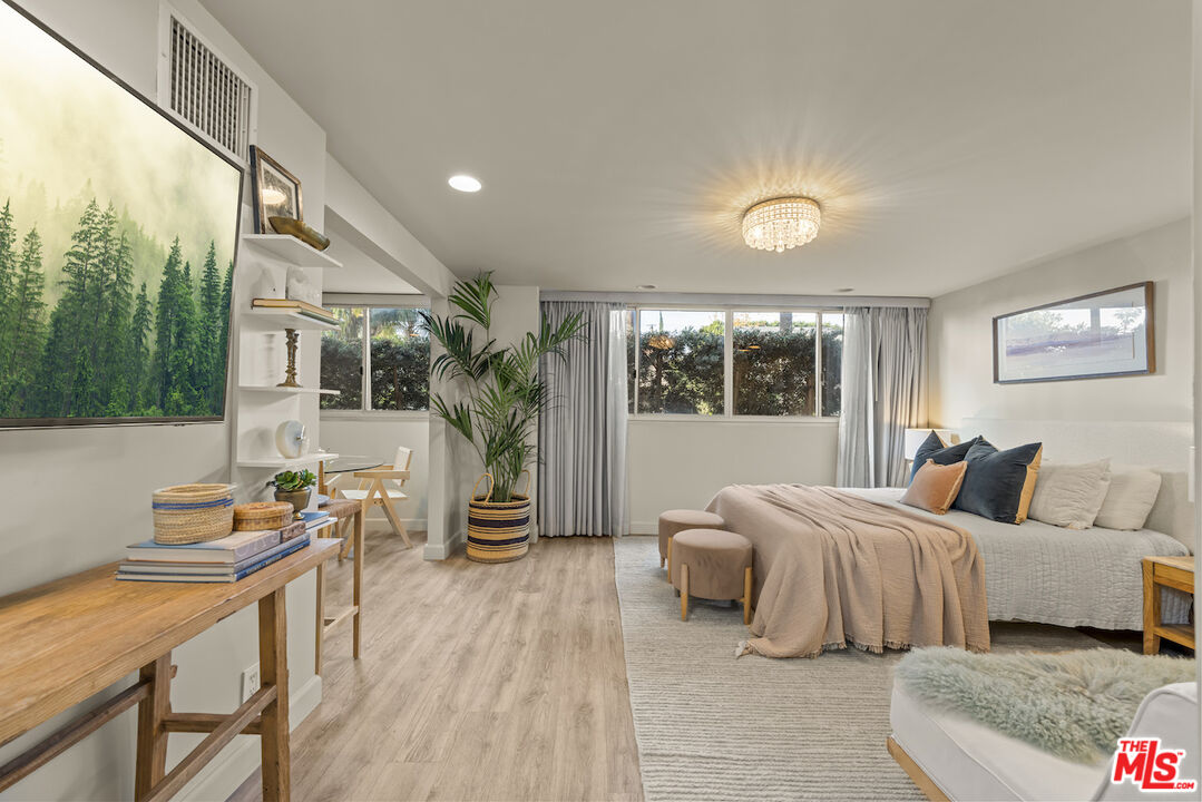838 N Doheny Dr Unit: 101