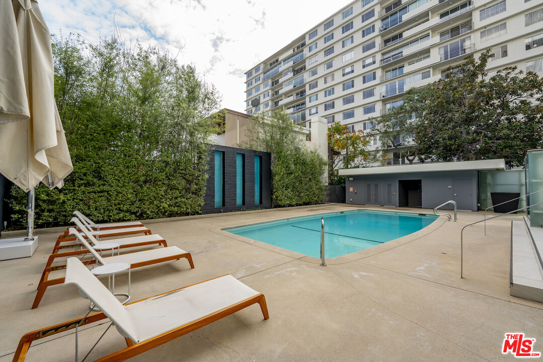 838 N Doheny Dr Unit: 101