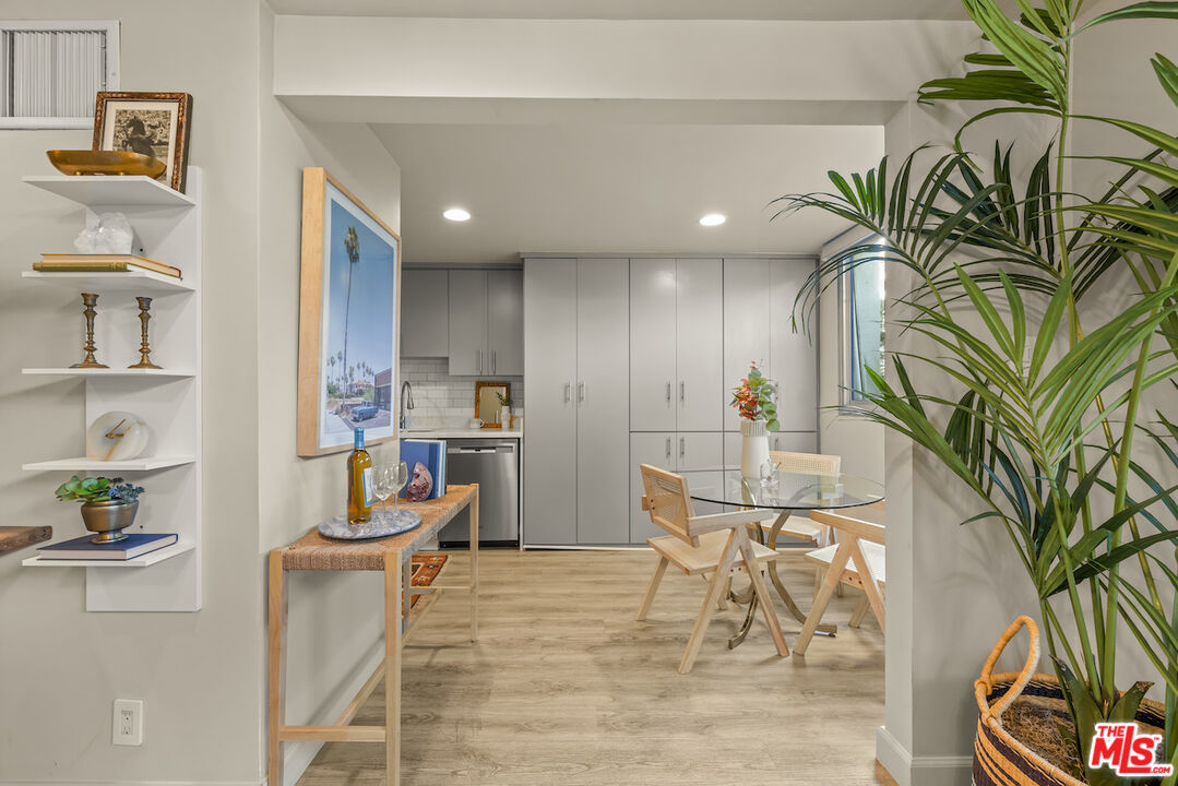838 N Doheny Dr Unit: 101