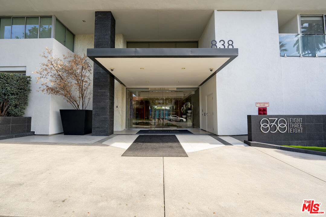 838 N Doheny Dr Unit: 101