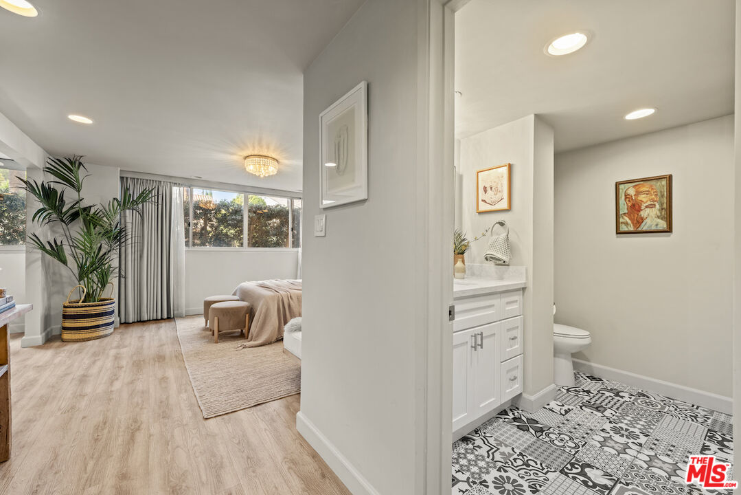 838 N Doheny Dr Unit: 101