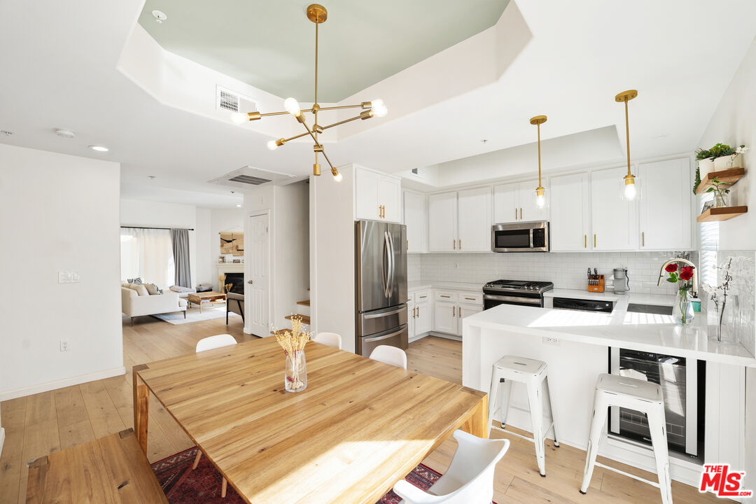 5521 Kester Ave Unit: 1