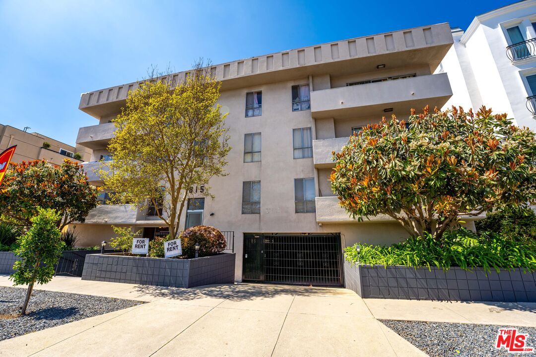 815 S Shenandoah St Unit: 105