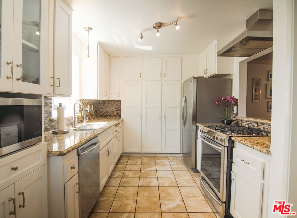 11652 Iowa Ave Unit: 1