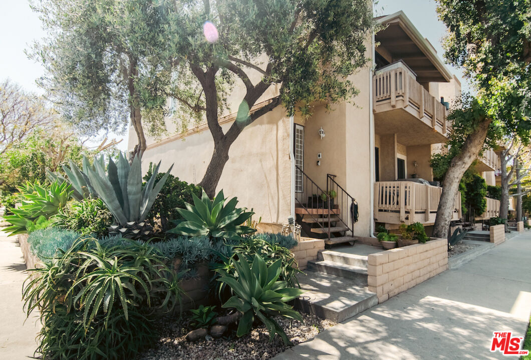11652 Iowa Ave Unit: 1
