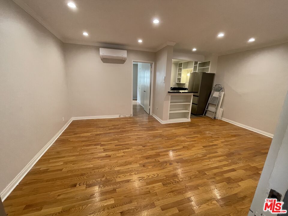 1207 N Horn Ave Unit: 2